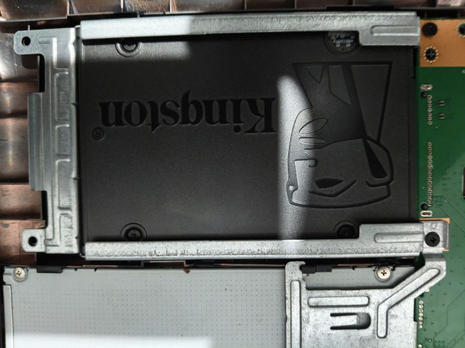 Vendo portátil ASUS bem estimado como novo.