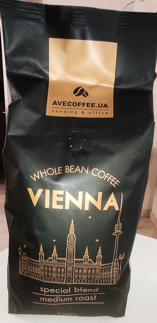 100% кофе в зёрнах, сорт Арабика и Робуста,  бленд "Виена"