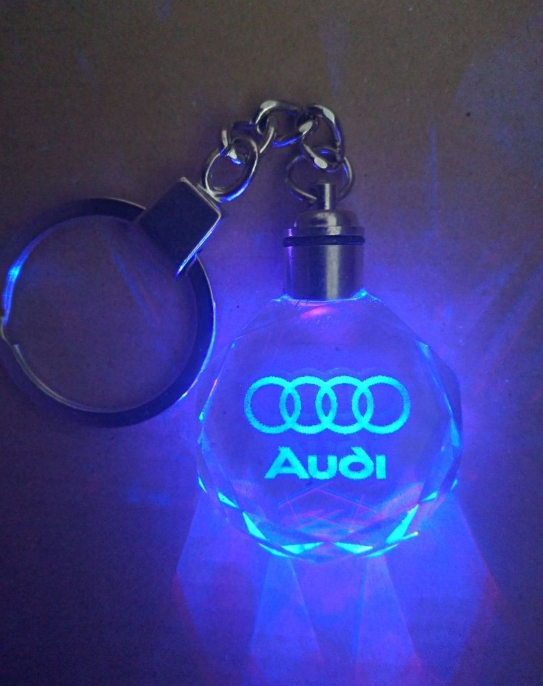 Brelok led AUDI świecący na prezent