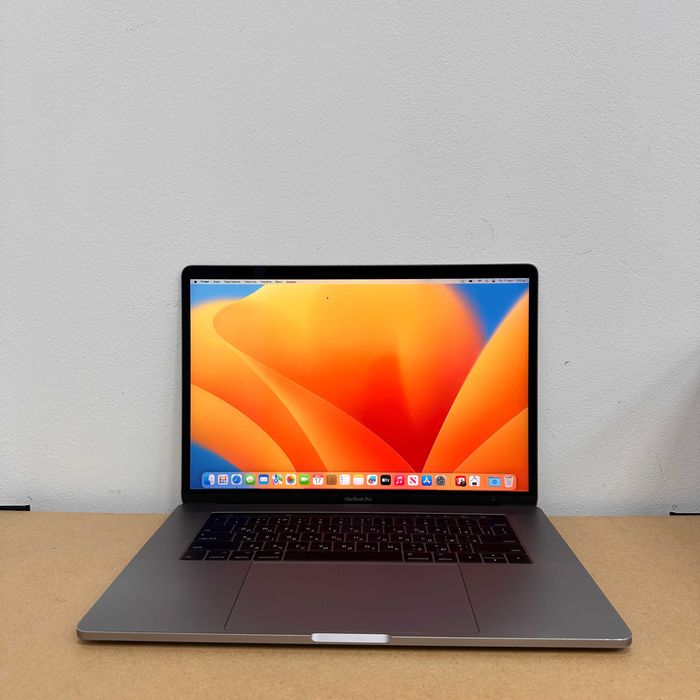 MacBook Pro 15 2017 { i7 | 16gb | 512 ssd | AMD 555x-2gb} 82910SV