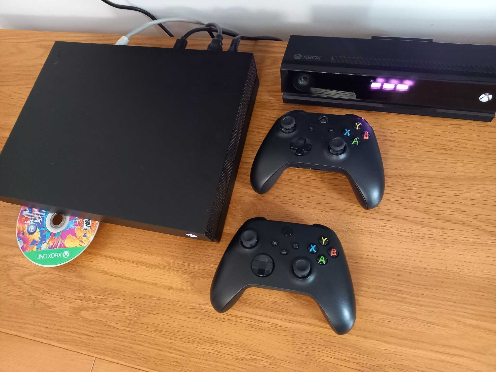 Konsola Xbox One X 1TB, Kinect, 2 pady oryginalne