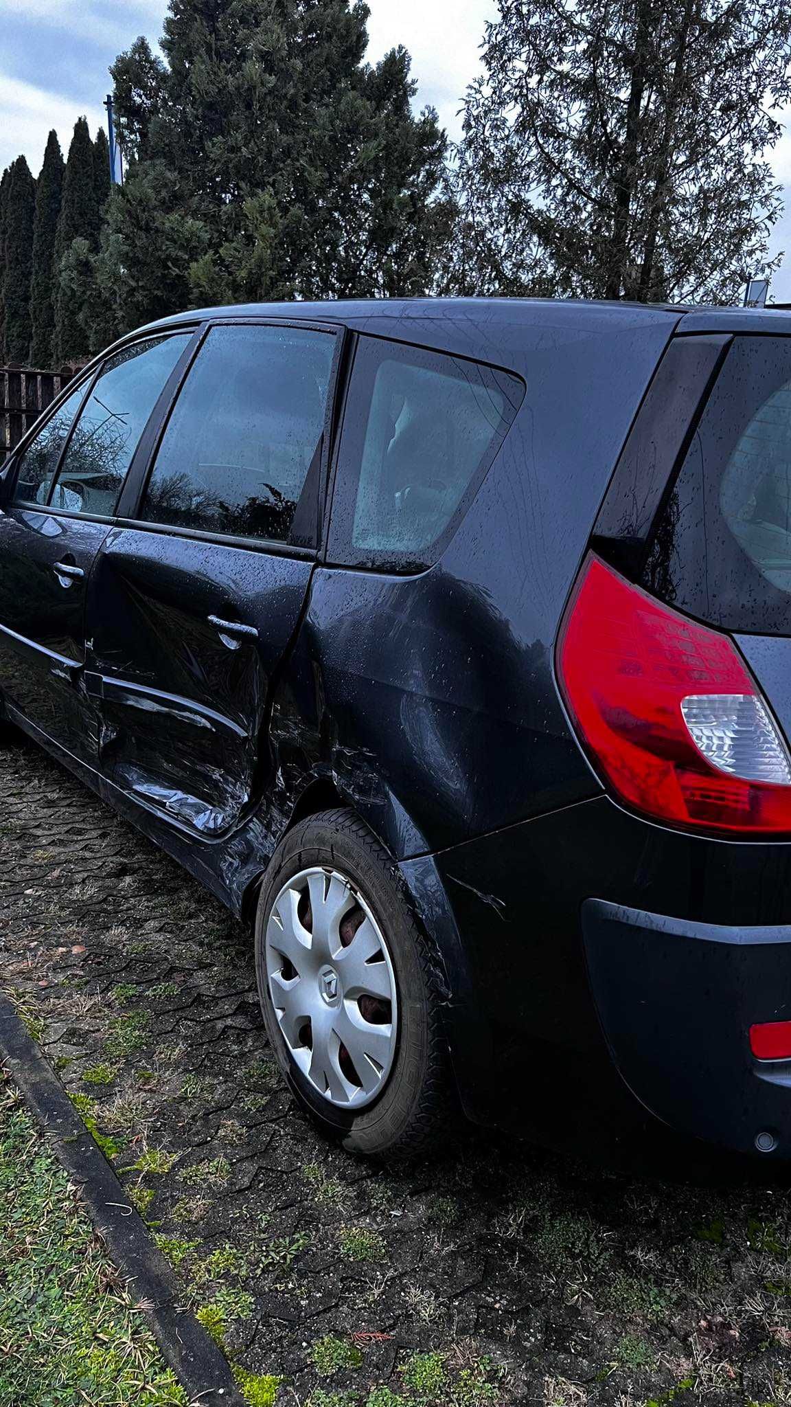 Samochód Renault Scenic 7 osobowy