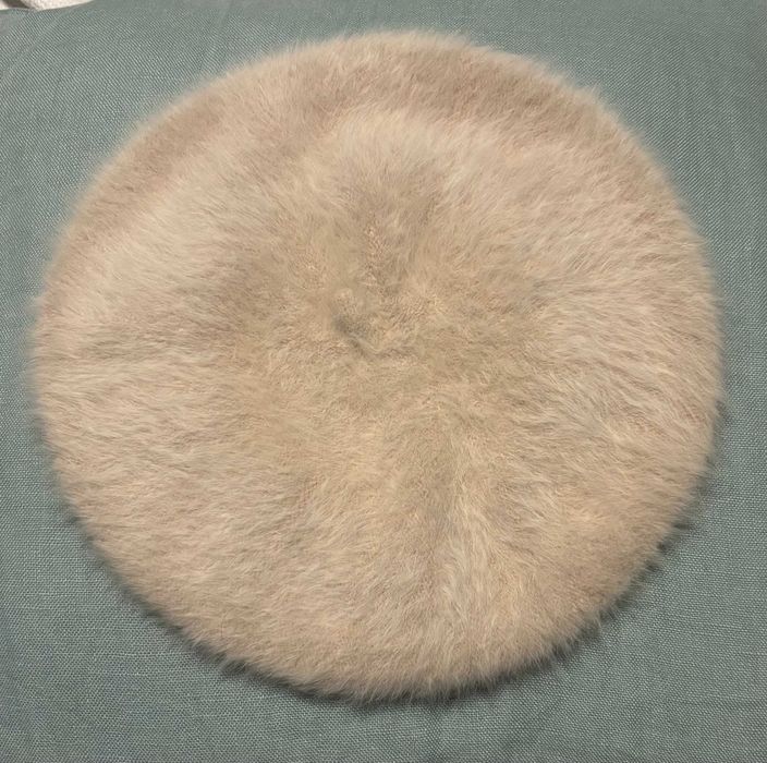 Beret, używany, beżowy.