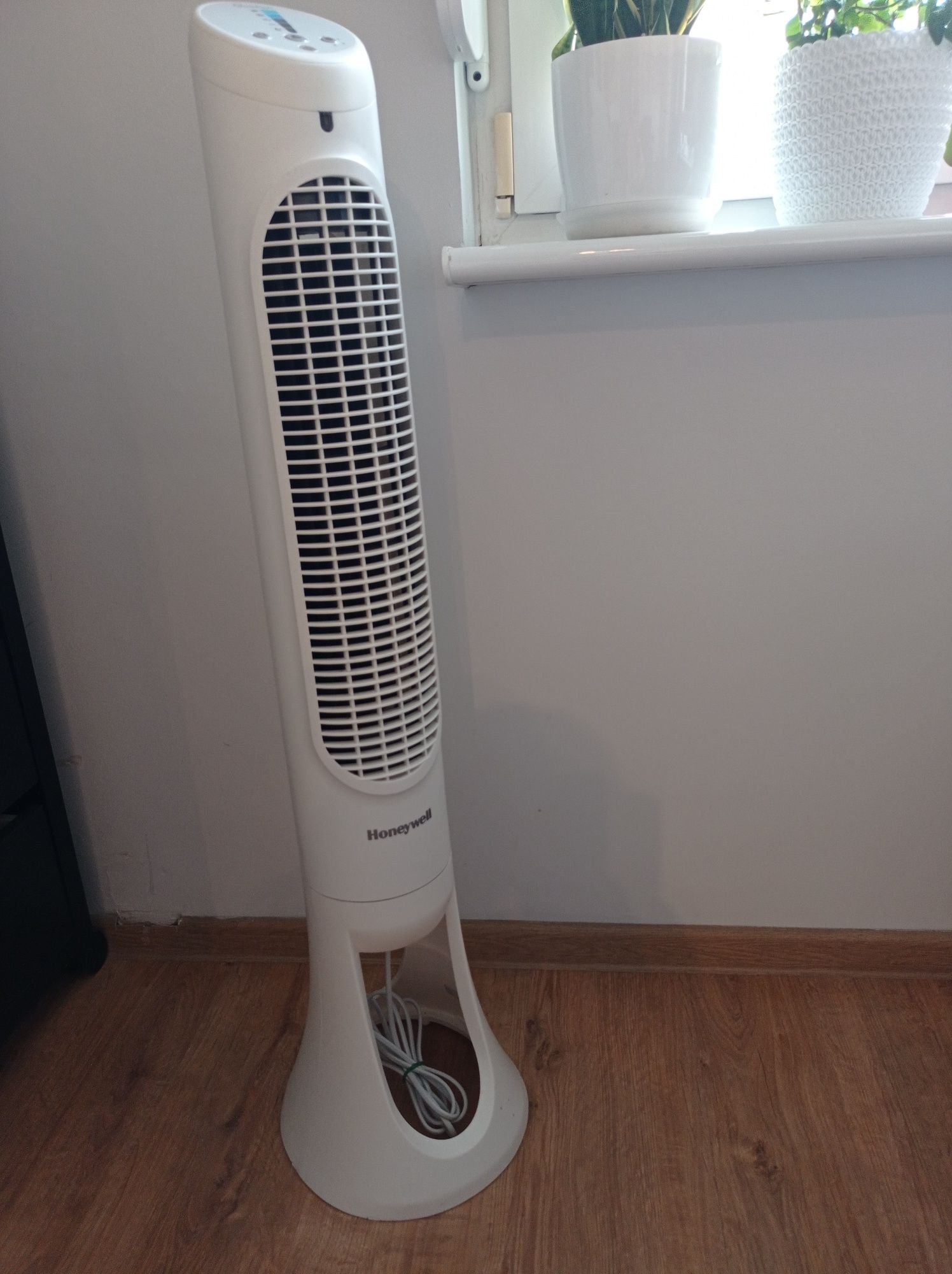 Wentylator kolumnowy Honeywell z funkcją oscylacji i pilotem