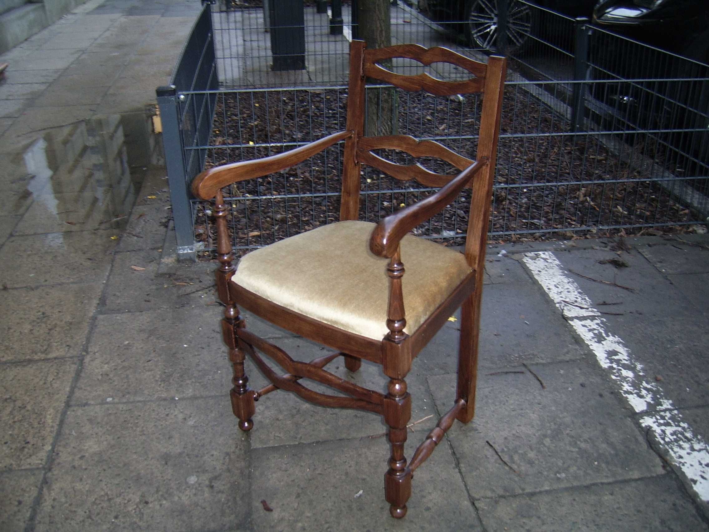 Fotel z podłokietnikami - tron, drewno po renowacji vintage
