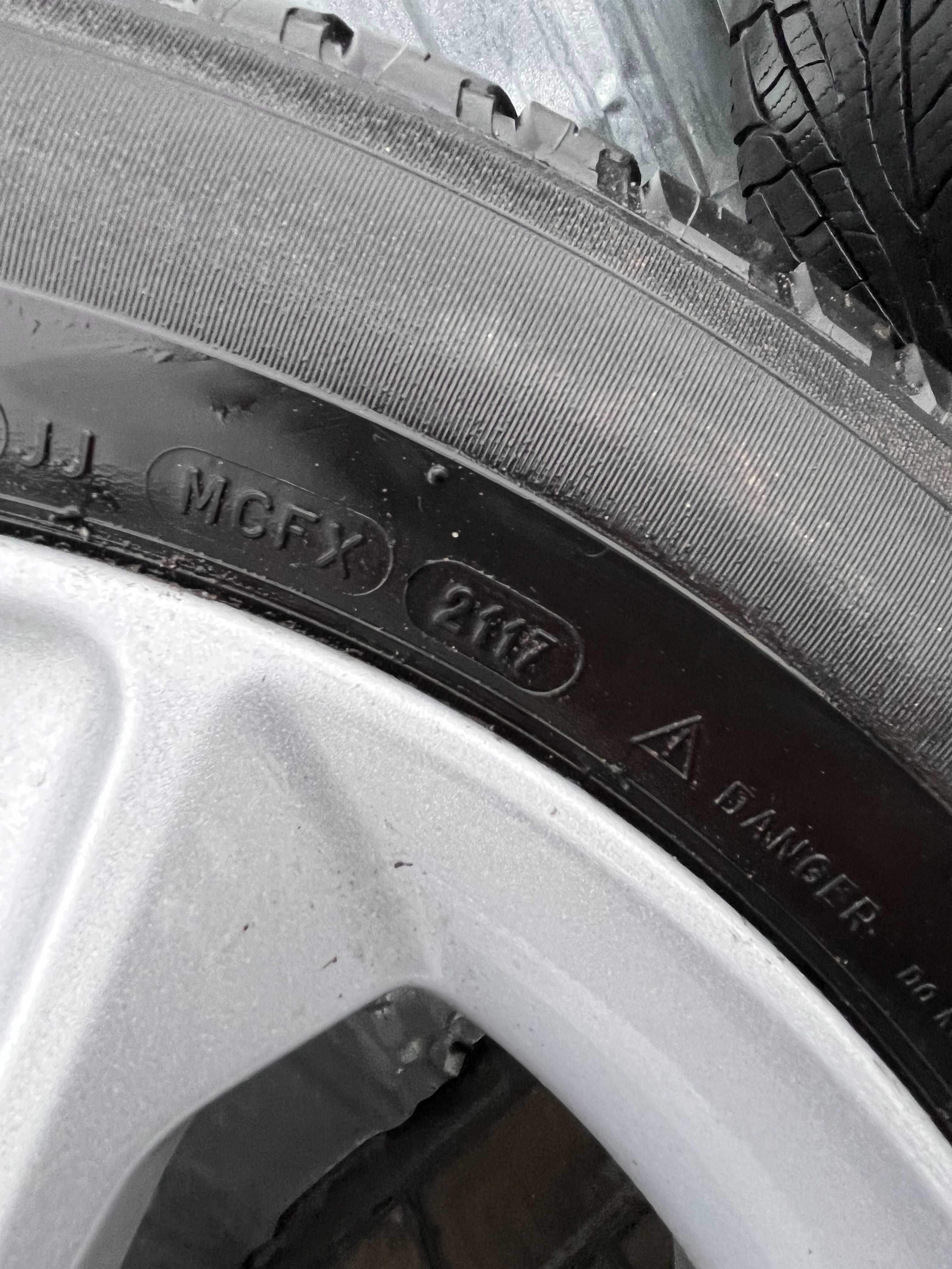 Kuga Escape Koła zimowe 235/55 R17 alufelgi