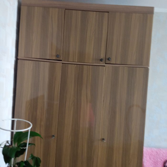 Продается платяной шкаф и шкаф для посуды и прочего