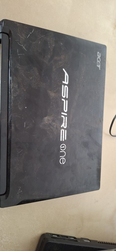 Acer Aspire One, linię netbooków i laptopów