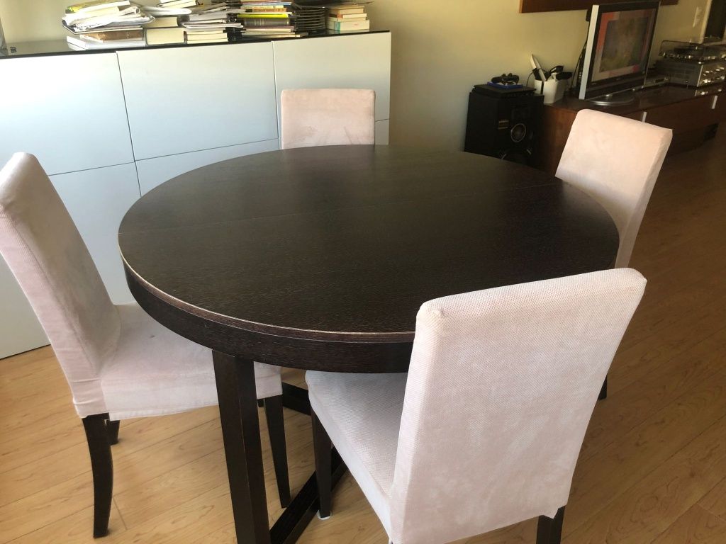 Conjunto de mesa e cadeiras da Area