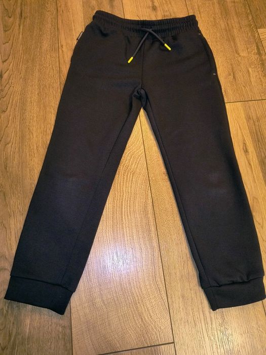 Spodnie dresowe Bekkin rozm. 134