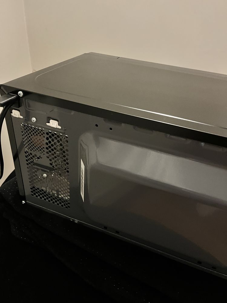 Mikrofalowka Sharp R200BKW jak nowa