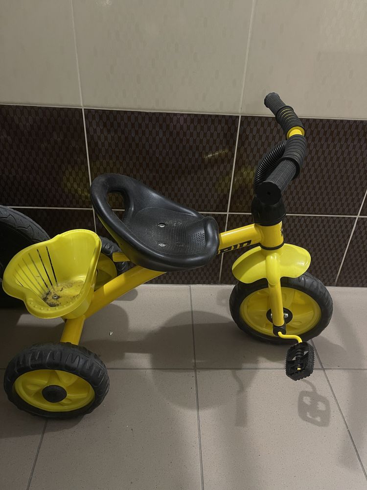 Дитячий 3-х колісний велосипед жовтий б/у