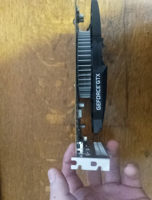 Продам Видеокарту Asus phoenix GTX 1650 4 gb