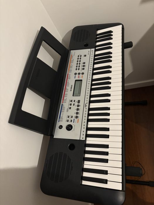 teclado Yamaha PSR-E273