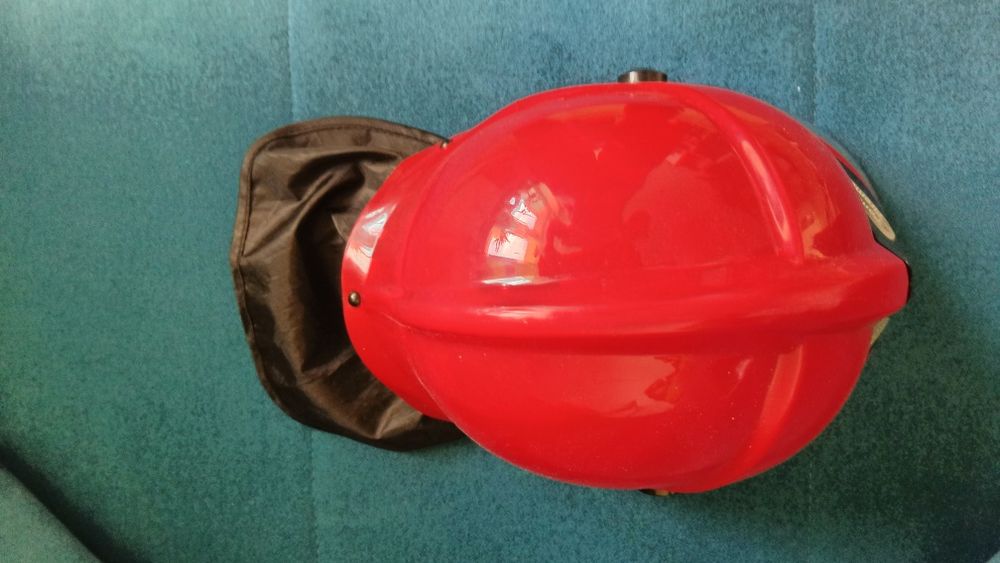 Hełm strażacki dla dziecka z podnoszoną szybką Klein