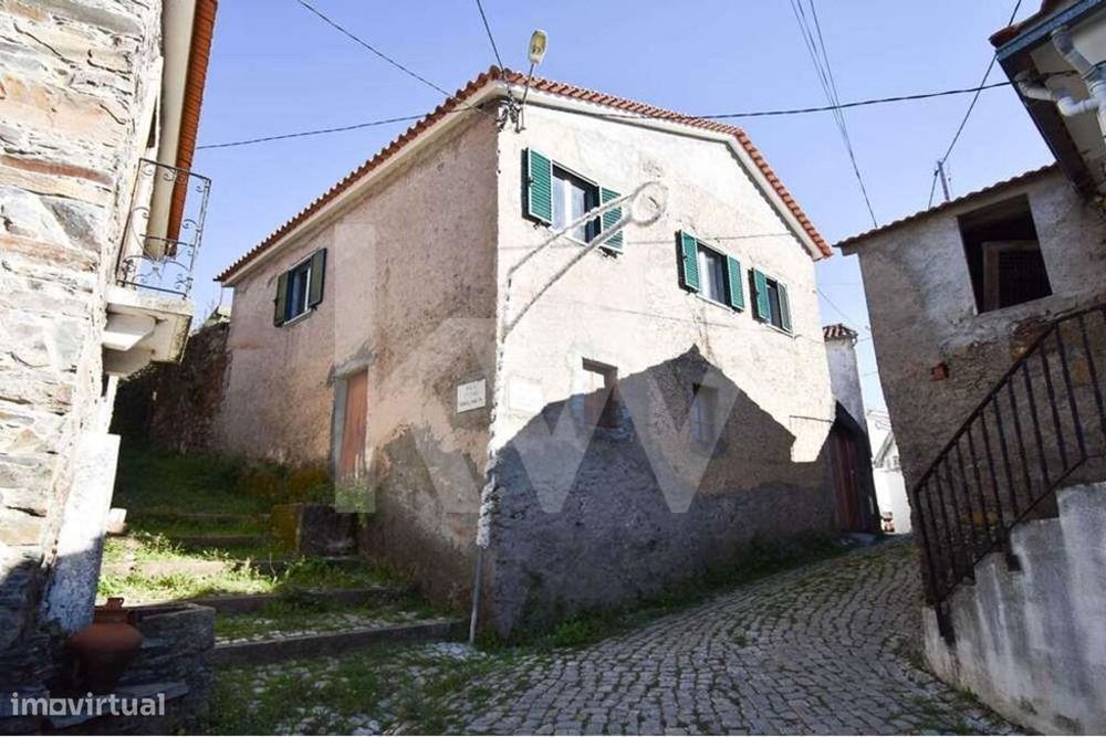 Moradia habitável com 3 quartos em Roda Cimeira - Góis