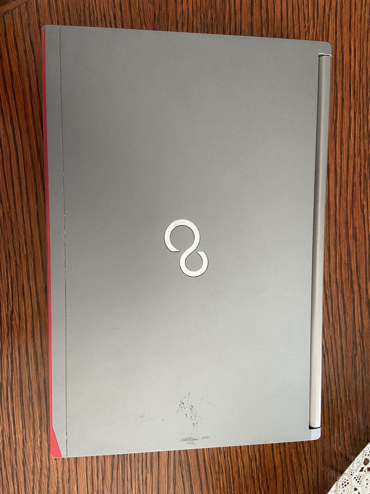 Laptop Fujitsu e744
