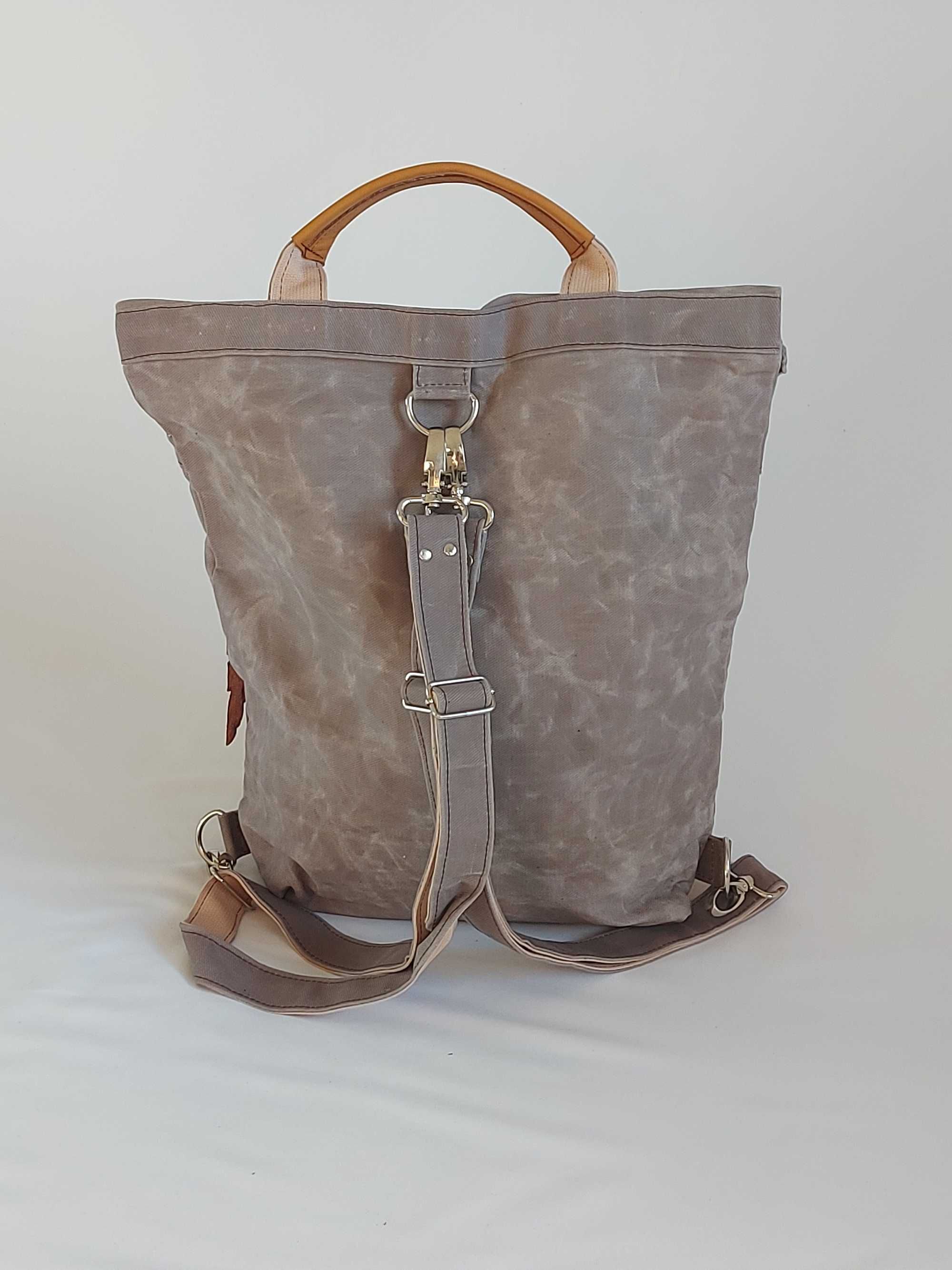 Plecak z płótna woskowanego (bagpack made of waxed material)