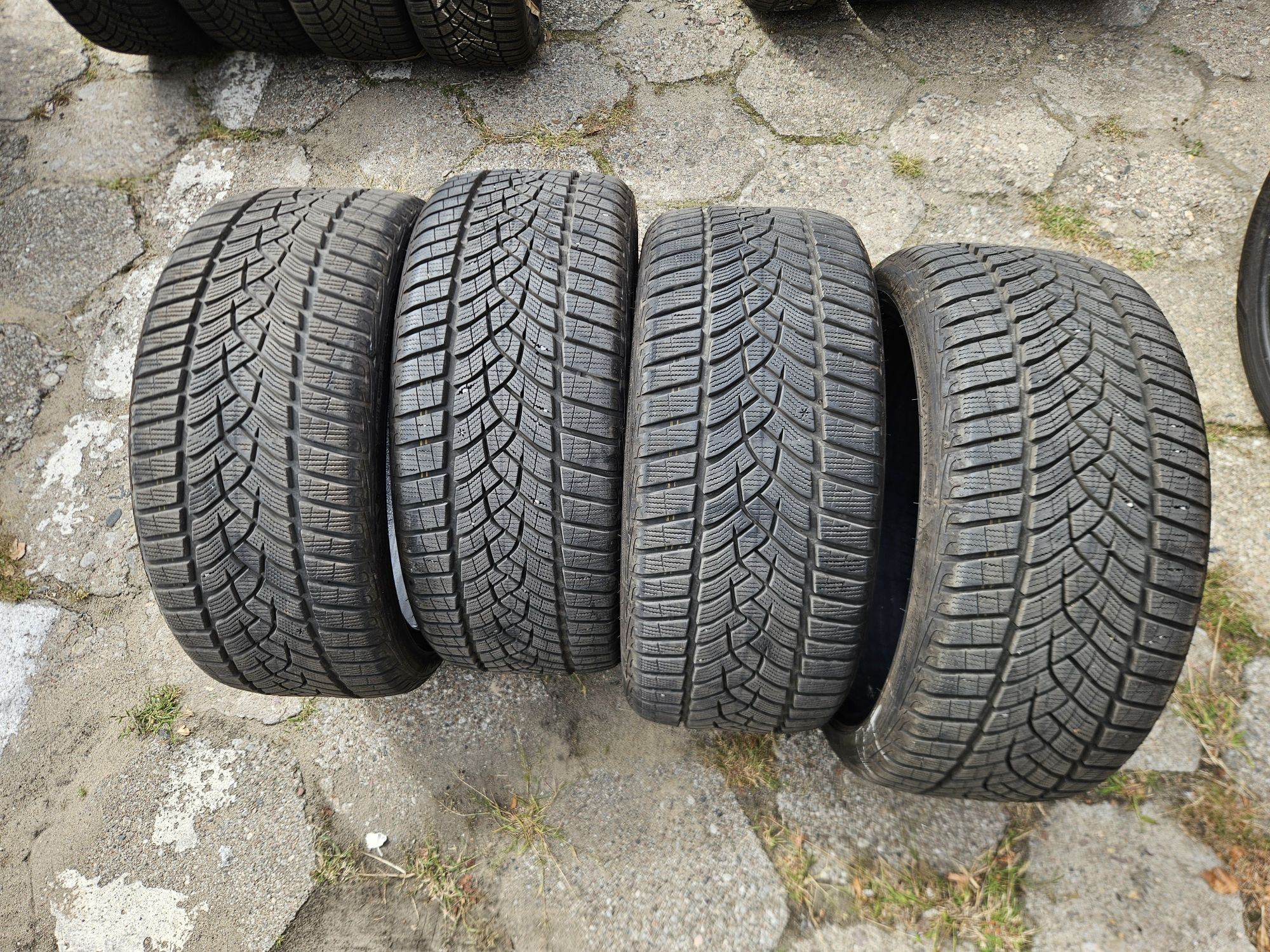Opony zimowe Goodyear 225/40/18 rok 21 Okazja