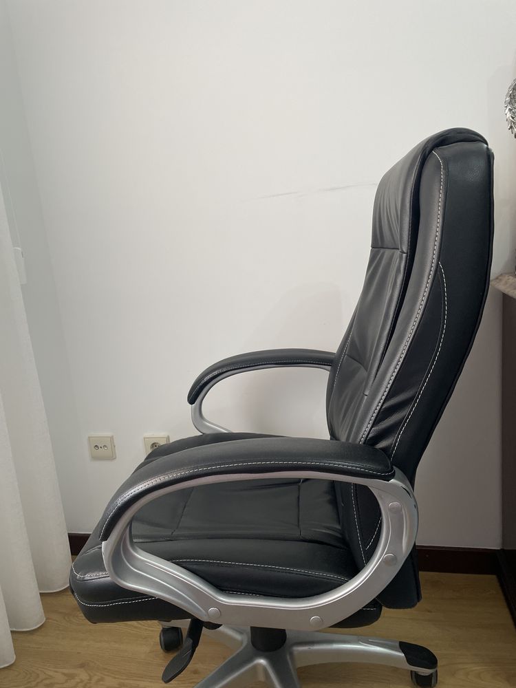 Cadeira em pele para escritorio