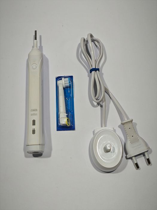Szczoteczka Elektryczna Oral-B Pro 1 200 Biała + Końcówka