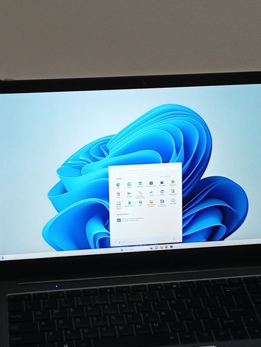 Chuwi Lapbook com Windows 11 e tem carregador