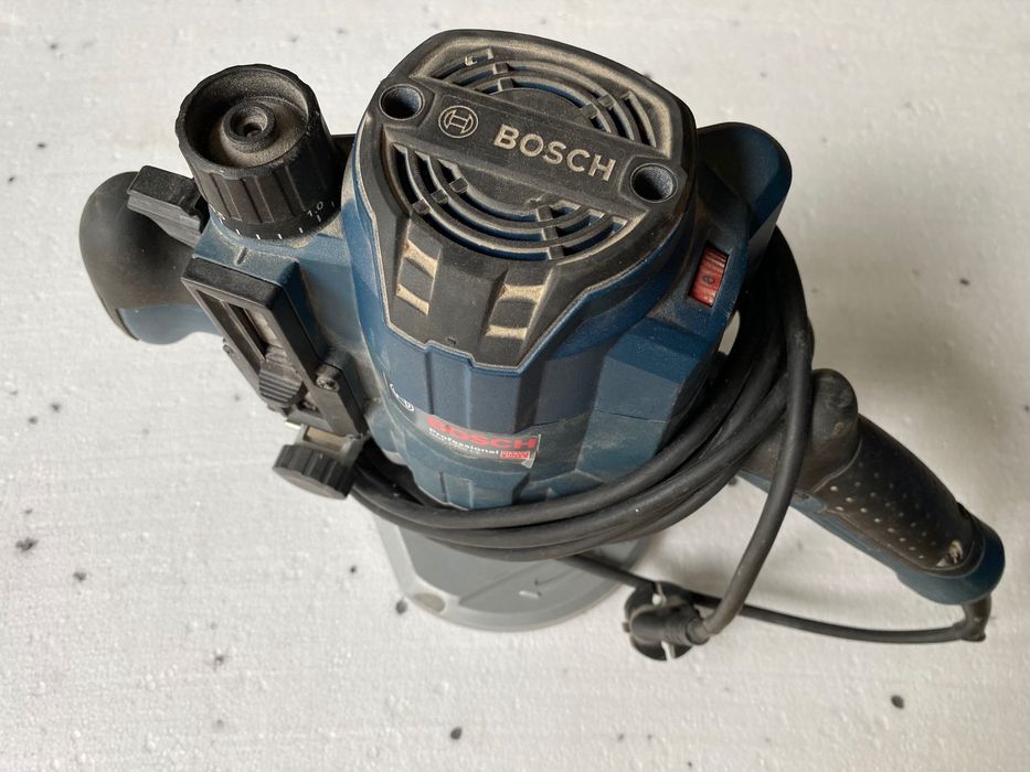 Frezarka górnowrzecionowa Bosch Professional GOF 1250 CE