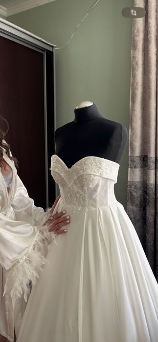 Весільна сукня. У дуже хорошому стані. Одягала один раз)