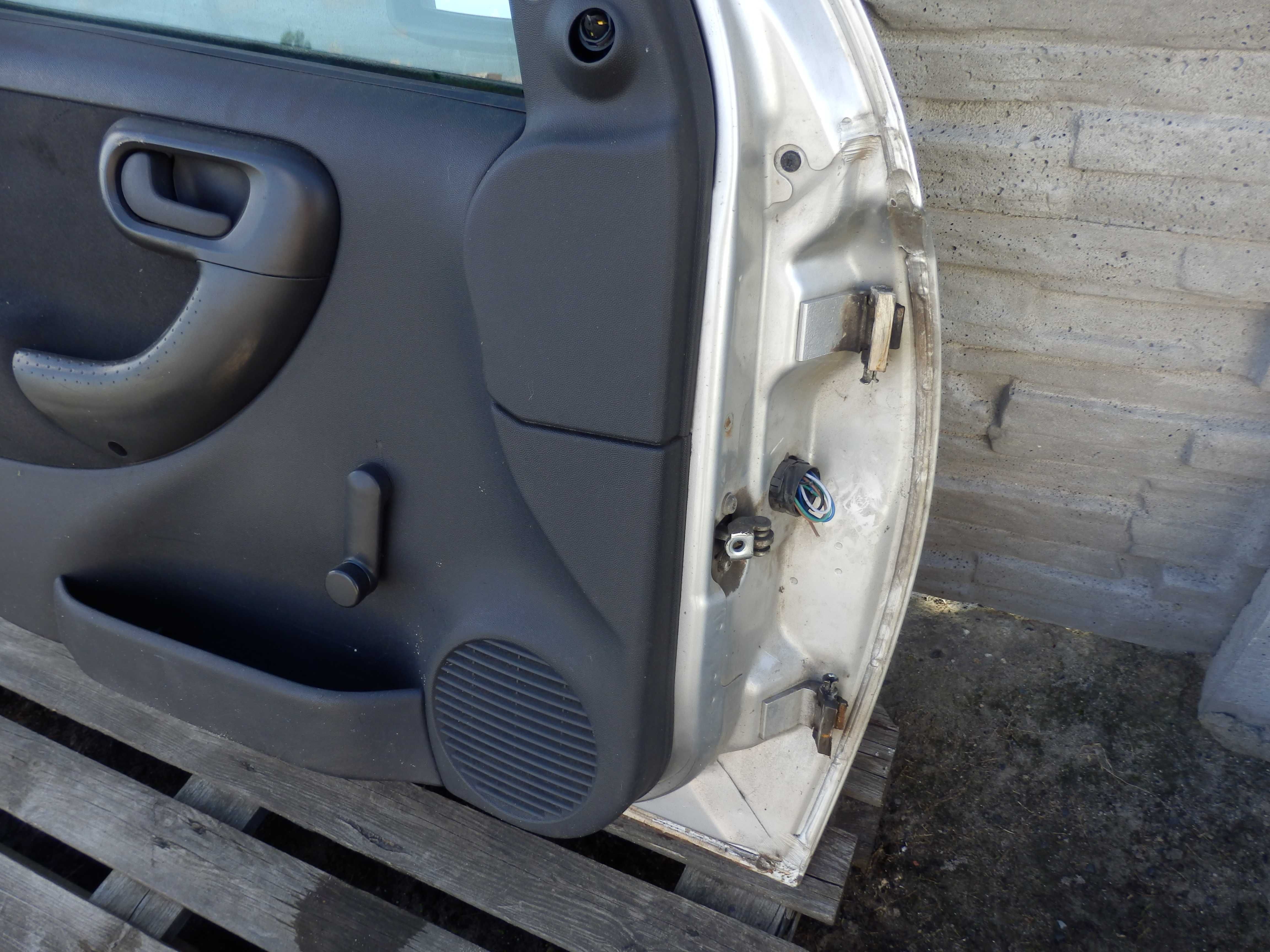 Opel Combo C Drzwi Lewe Przód Przednie Srebrne Z157