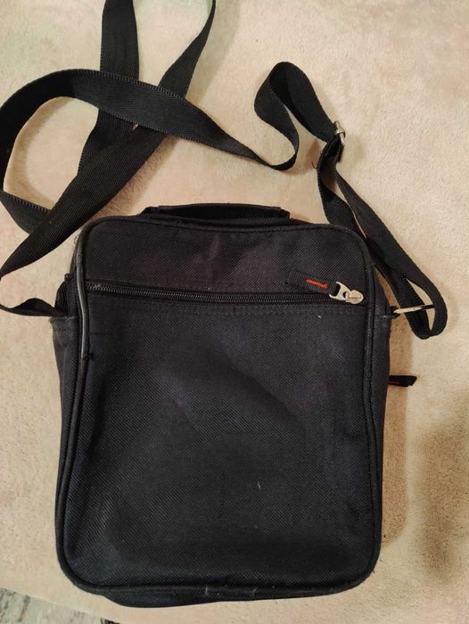 Mala tiracolo preta da Jaguar em bom estado