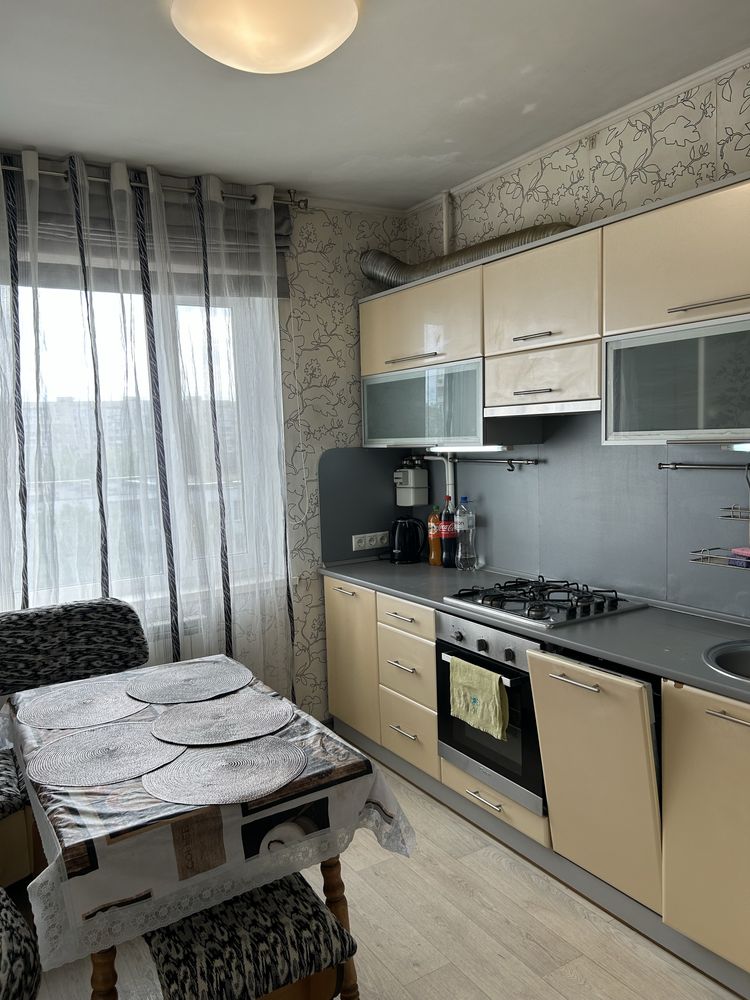 Оренда 3-кімнатна квартира 68 м², Київ, Оболонський р-н, Івасюка 48