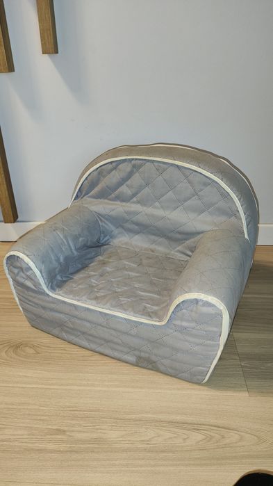 Piankowy fotel dla dziecka