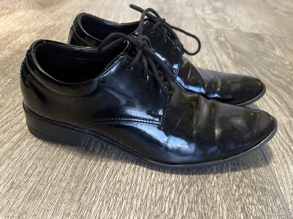 Eleganckie buty chłopięce / komunijne