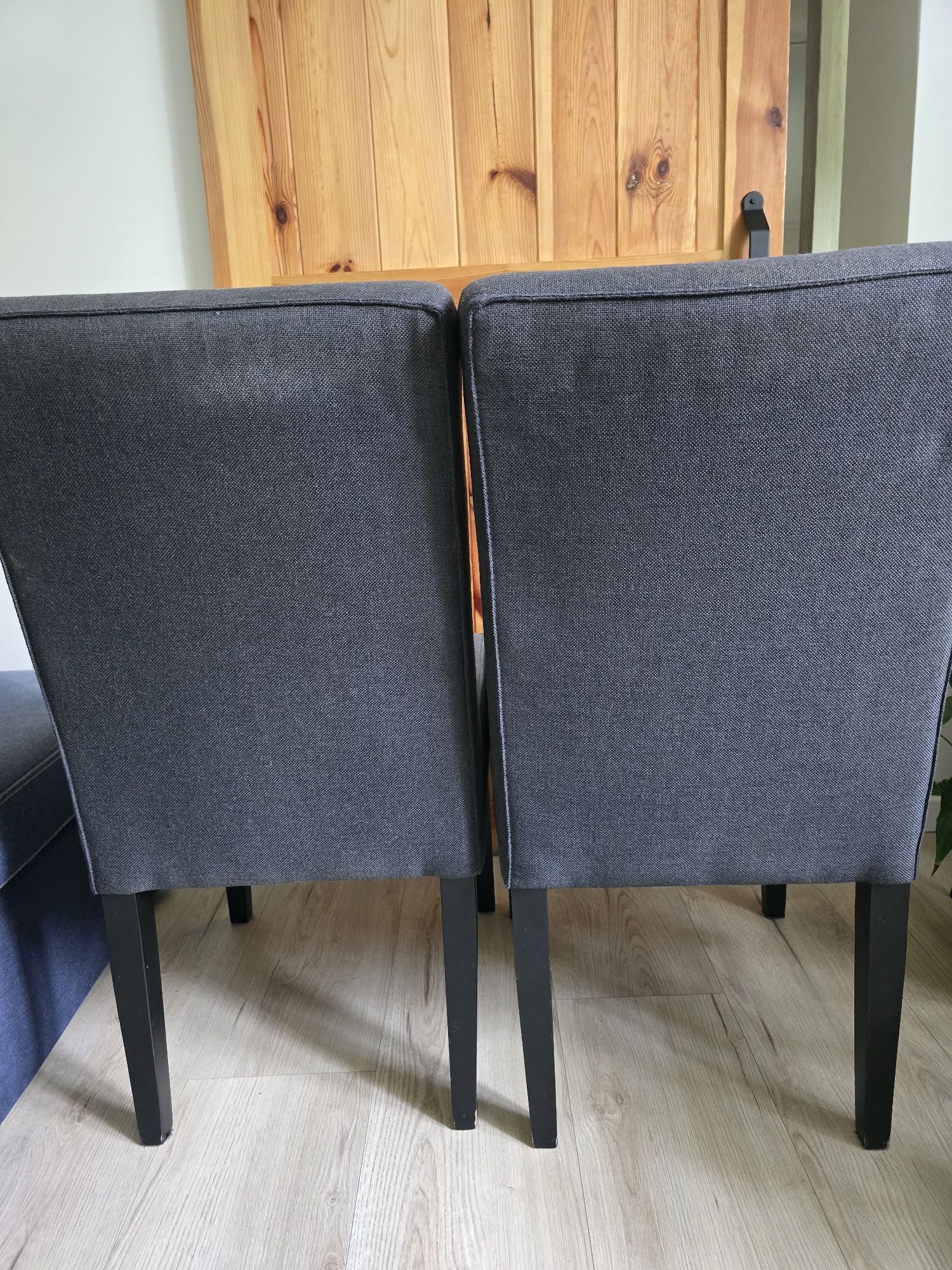 Krzesło tapicerowane/ 2 sztuki / drewniane nogi /solidne