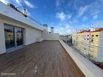 Penthouse duplex com excelente terraço para venda no Montijo