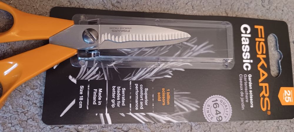 Nowe nożyczki Fiskars Classic 18cm