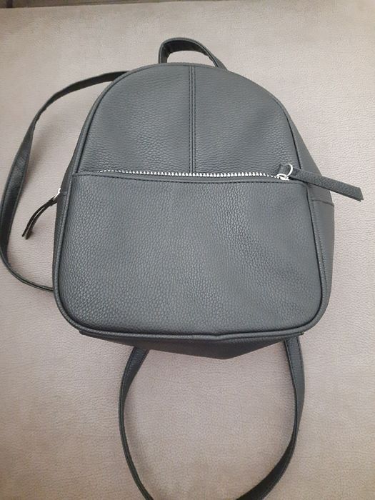 Mochila preta senhora