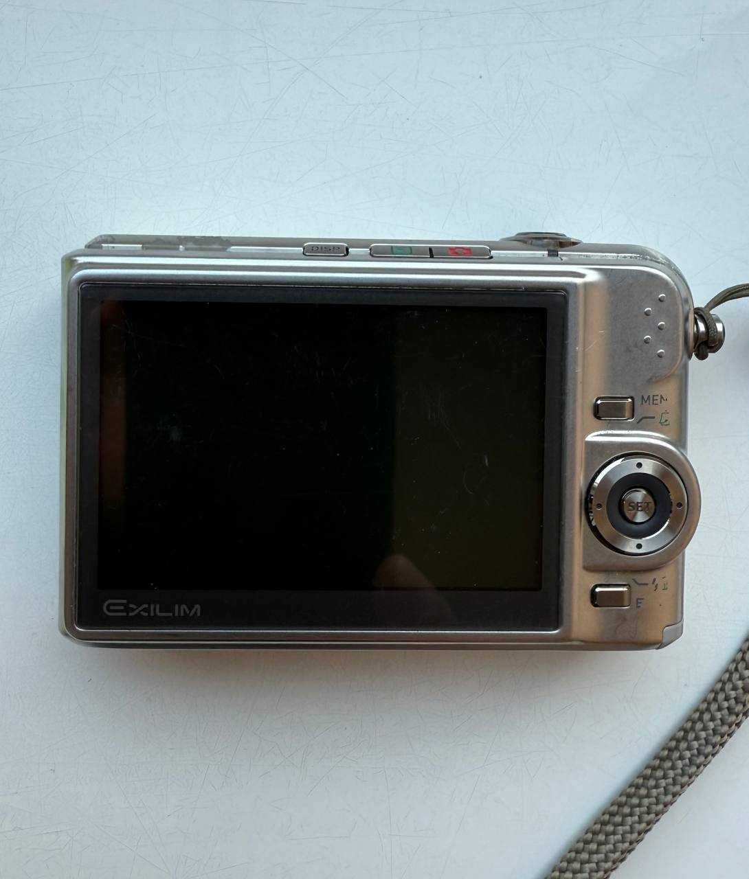 Цифровий фотоапарат Casio Exilim EX-Z1000
