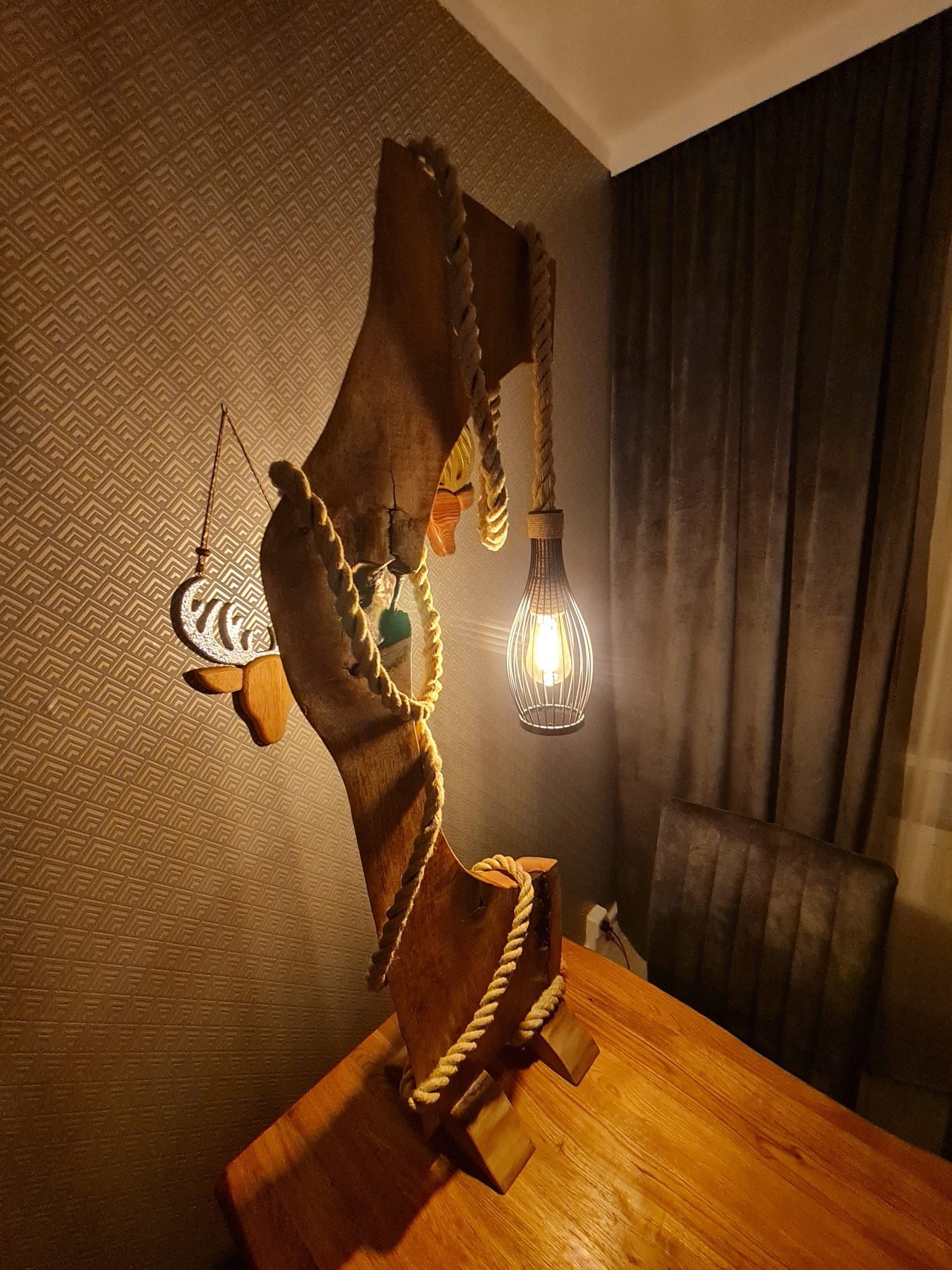 Lampa drewniana na taras, do salonu