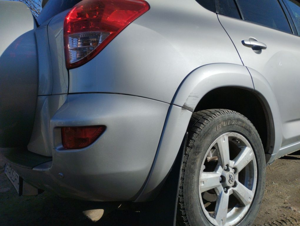 Toyota RAV4 2008 год