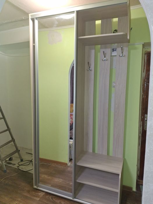 Продам шкаф в прихожую