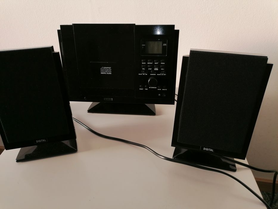 Aparelhagem de Rádio e Leitor de CD – NOVA