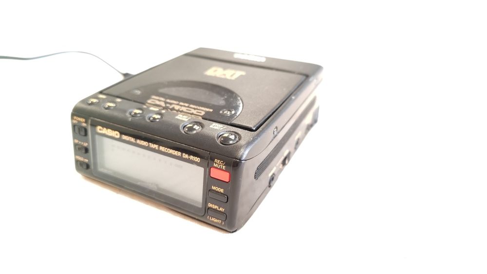 Walkman Casio DA-R100 – przenośny rejestrator/odtwarzacz DAT
