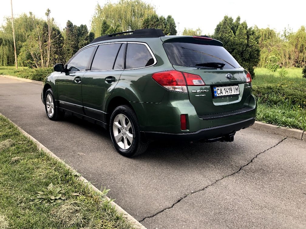 SUBARU Outback 2013