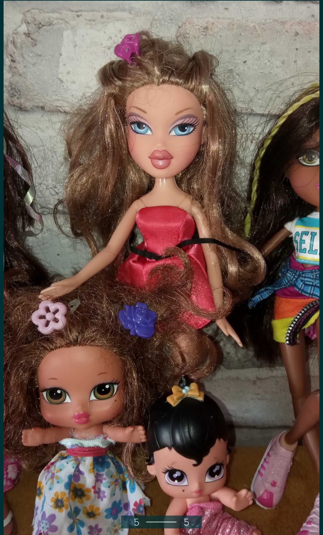 Bratz zestaw 4 oryginalnych lalek w ubrankach