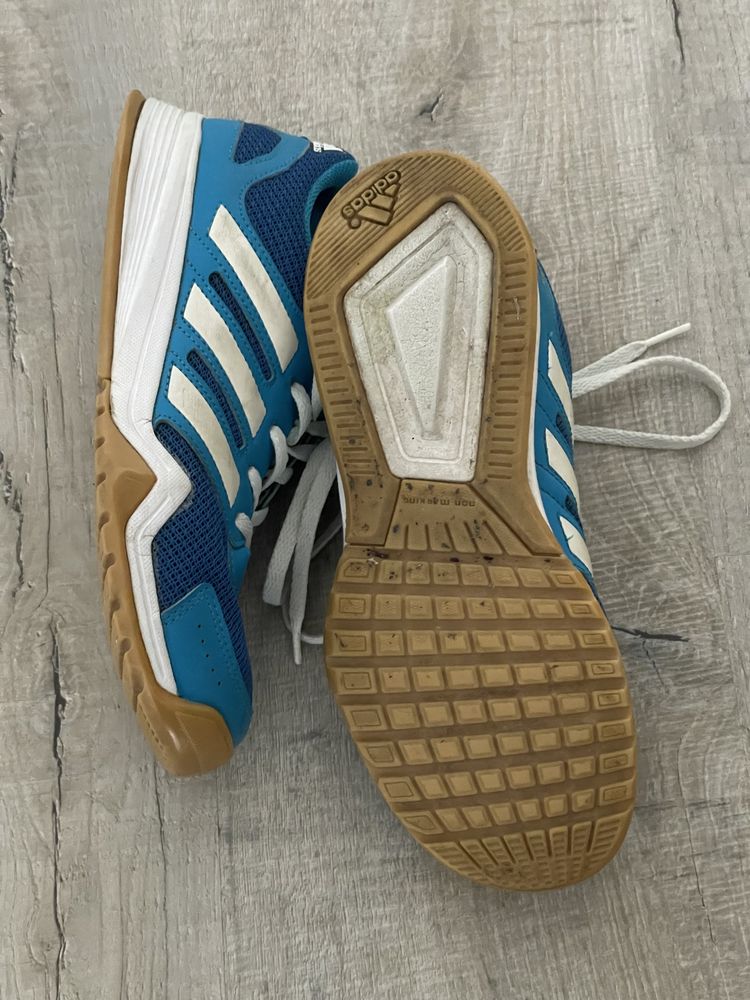 Niebieskie buty Adidas sportowe