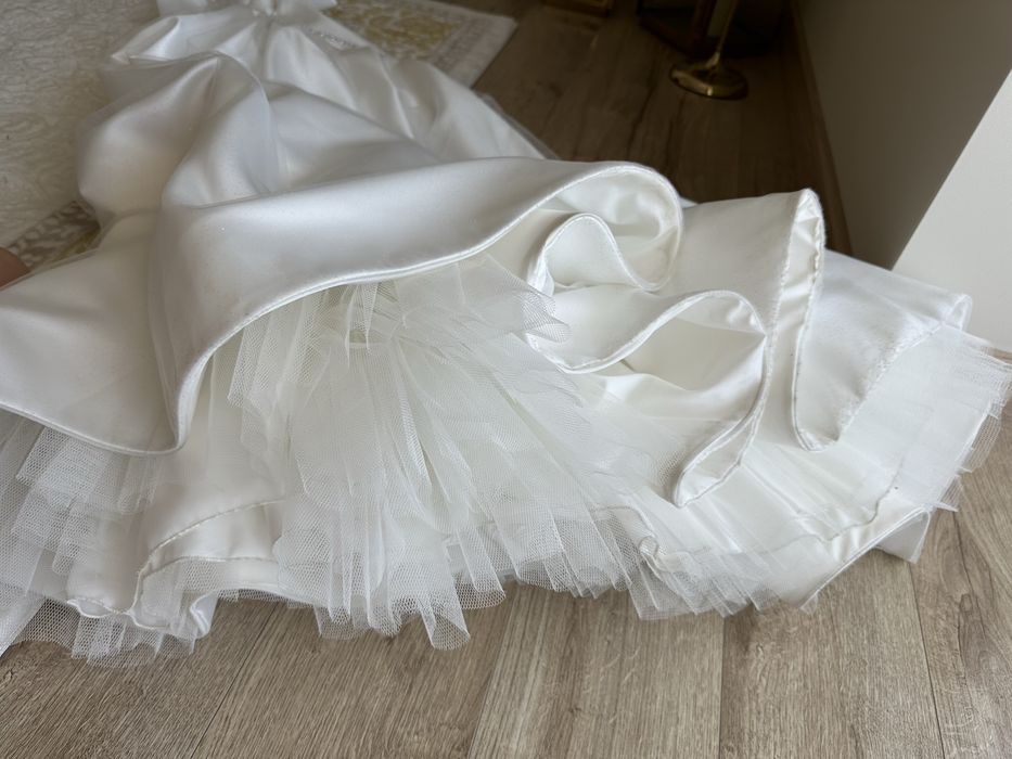 Плаття нарядне пишне