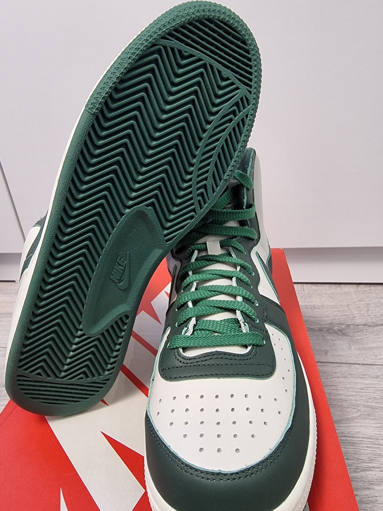 Розпродаж! Nike Terminator High FD0650 100
Взуття Terminator High FD06
