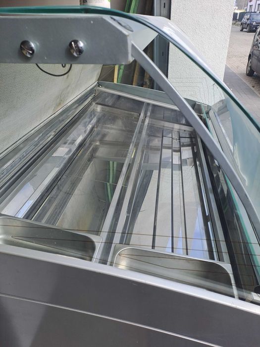 Sprzedam konserwator/witrynę do lodów gałkowych. 16 smaków. Stan bdb.