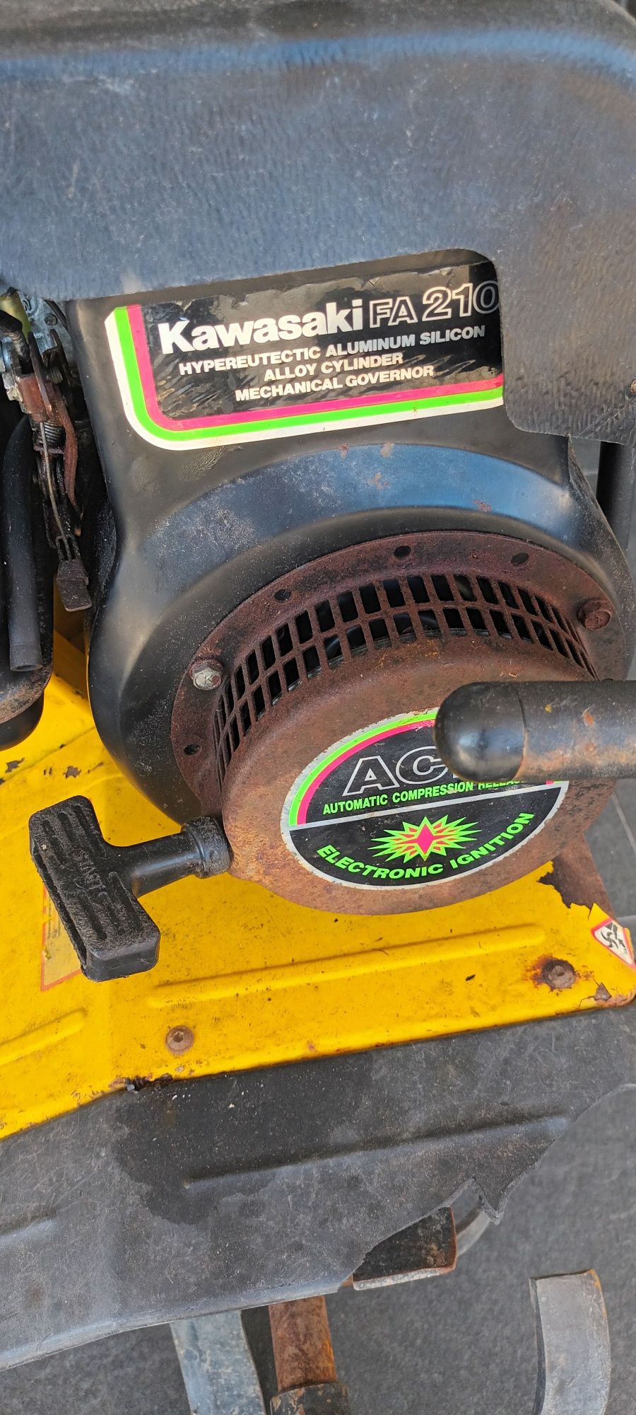 Motoenxada kawasaki FA 210 secoter 125cc